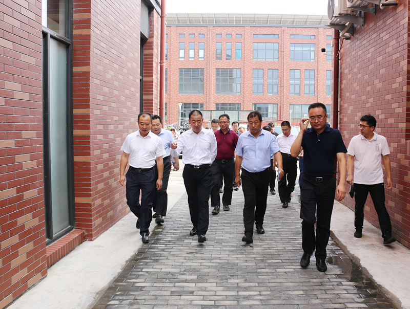 泰山区委书记张培峰带队到山东出版（泰山）文创设计产业园调研指导工作